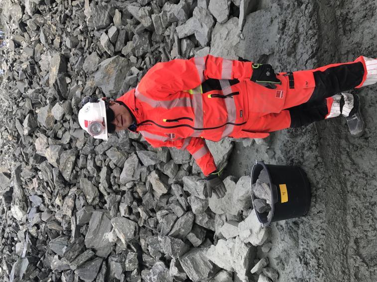 OM MEG 37 år gammel, bosatt på Os i Hordaland Utdannet geolog, master i sedimentologi (korallrev) Jobbet som geolog i Statoil