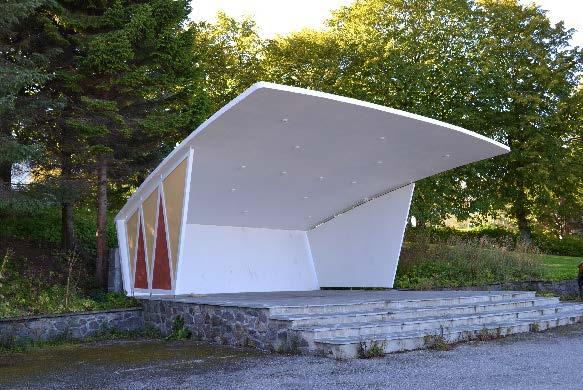 Kirketomta Paviljong/ scene Parkeringsplass som også kan benyttes til utendørs arrangementer.