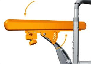 Bruk den 5 mm høydejusteringsskruen (b) til å finjustere høyden på armlenene.