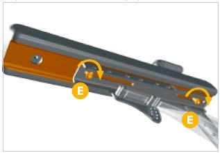 Stram til begge justeringsboltene (E). Bruk et tiltrekkingsmoment på 10 N/m, (Fig. 5.38).