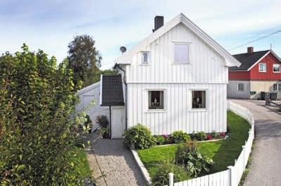 no Morten Stene Tlf: 69 38 32 51/917 82 296 Rolvsøy Øvre Lande Nyere og moderne bolig med alt på en flate og 3 soverom Adresse: Hageveien 1