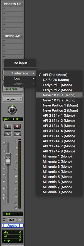 Selv om mikrofonen er koblet til input 1 i inputpanelet, er det nå Neve 1073DPA som mottar og bearbeider lydsignalet fra mikrofonen før lydsignalet sendes videre til Pro Tools.