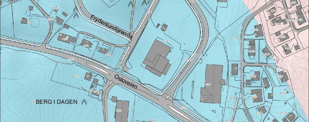 30-40 m vest for det planlagte bygget er det en skråning hvor terrenget øker til ca. kote +106. Denne skråningen avgrenses i sør av Frydelundgrenda.