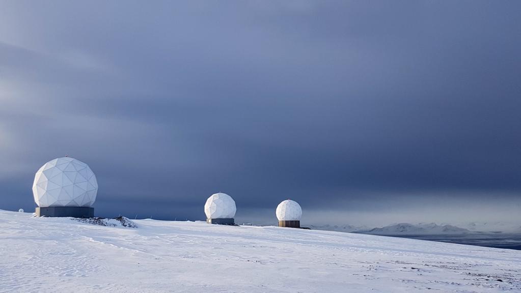 Sammendrag Denne rapporten er en rapport etter tilsynsbesøk ved satellitt-jordstasjoner lokalisert ved Ny- Ålesund, Barentsburg og Longyearbyen.