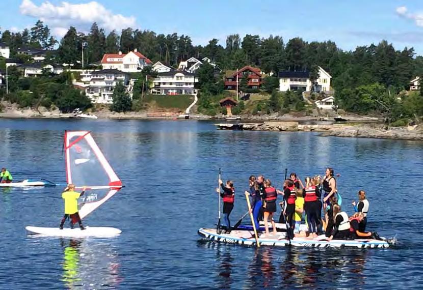 Fredag på Seilcampen satt vi ny norsk rekord i antall personer på en SUP (Stand Up Paddle). Det hadde akkurat blitt satt ny norsk rekord og den måtte vi selvsagt slå. Vi klarte det med god margin.