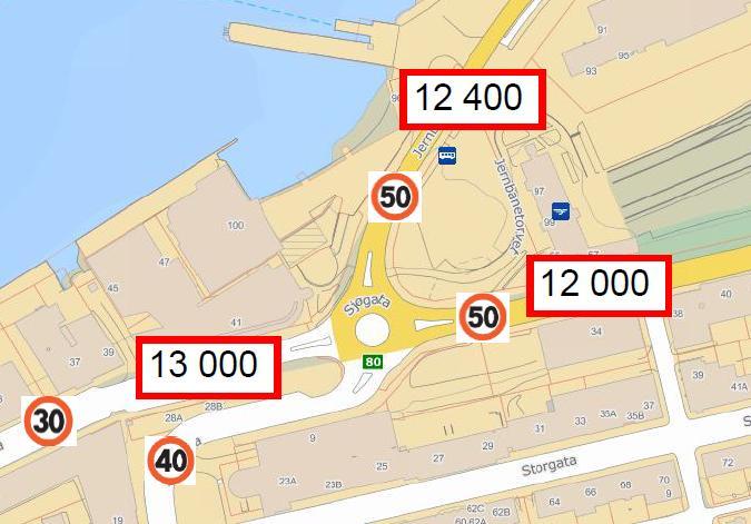 Figur 18 Krysset er en rundkjøring med ett kjørefelt i hver tilfart og moderat breddeutvidelse inn mot stopplinje som i liten grad kan nyttiggjøres til kapasitetsøkning ved at flere kjører inn i