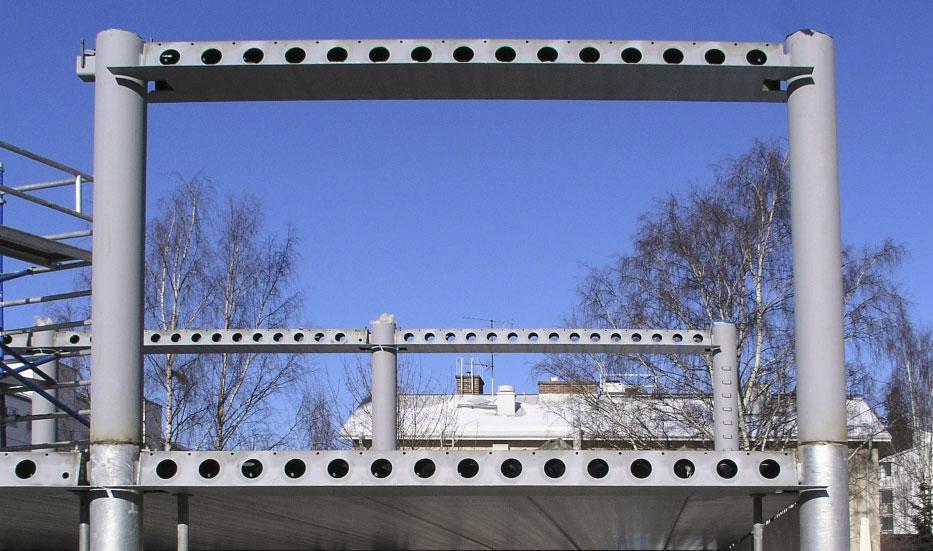 Om Deltabjelken Med utstøpt bjelketverrsnitt utgjør Deltabjelken en samvirkekonstruksjon mellom stål og betong etter at betongen er herdet.