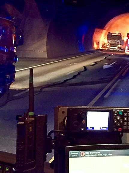 Statens havarikommisjon for transport Side 14 Ved melding om brann i Oslofjordtunnelen rykket FBV ut med en spesialbygd tankbil som er ny fra årsskiftet 2016/2017.