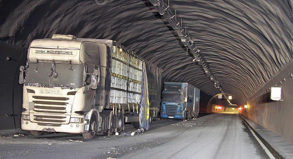Statens havarikommisjon for transport Side 30 Figur 24: Vogntogene lokalisert henholdsvis 123 og 156 meter bak det brennende vogntoget i tunnelen.