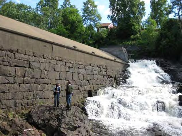 massiv betongdam Bilde 6 - Luftside, flomløp.