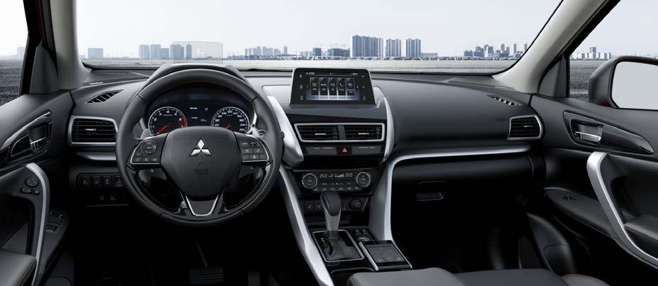 Innvendig er førermiljøet oversiktlig og ergonomisk, med lettleste høykontrast instrumenter.