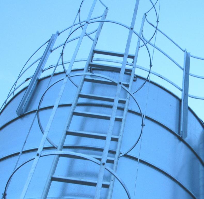 Leider og Rekkverk Leider og rekkverk leveres tilpasset silo størrelse. Leider har løs bunnstige og tilleggs høyde som monteres sammen med rekkverk.