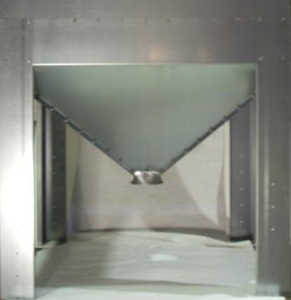 Sekketrakten kan monteres for utendørsbruk ved å fuge skjøtene. Lokk i galvanisert stål leveres med karm smekke lås.