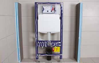 Med en bredde på 120 cm kan platen raskt og enkelt tilpasses de fleste behov, enten som frontplate i en veggkonstruksjon med innbygd veggtoalett, eller for å bygge en toalettkasse utenpå ferdig