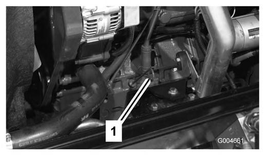 Hvis motoren er varm, kan det hende at varm kjølevæske under trykk kommer ut, noe som kan forårsake brannsår. Ikke åpne radiatorlokket når motoren går. Bruk en klut når du åpner radiatorlokket.