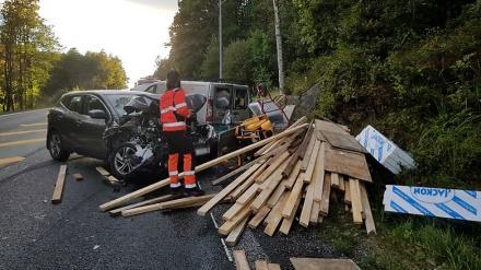 8 Fordelt pr kommune ser vi at dødsulykken i Søgne skjedde på E39 hvor en MC kjørte i fronten på en møtende bil og MC fører omkom, for øvrig kun lettere skadde.