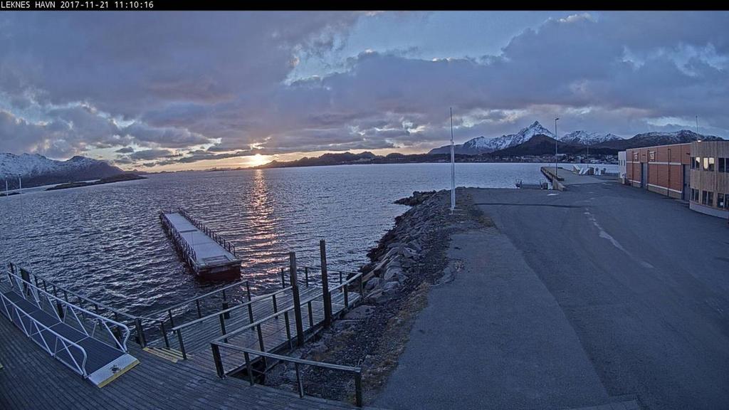 Webkamera for overvåking av havneområder Overvåkingskameraer og webkameraer er installert i Leknes havn og Ballstad havn. Disse brukes til overvåking av kai- og parkeringsområdene.