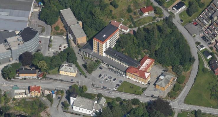 Skråfoto fra Bergen kommunes skråbildeinnsyn datert 24.07.14. Bildet viser planområdet med omkringliggende areal.