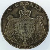 1 000,- 1280 Ca 75 norske mynter i 2 mindre album. Stort sett etter 1910. Bl.a. 10 stk 2 kroner 1914 Mor Norge.
