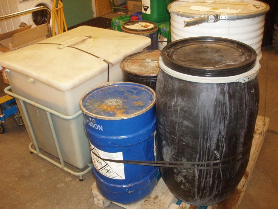 - Farlig avfall fra virksomheten har stått lagret siden 2009. Det dreier seg om brukte filter med cyanidrester, 250 kg slam fra renseanlegget, 300 l brukt svovelsyrebad med innhold av sølv og ca.