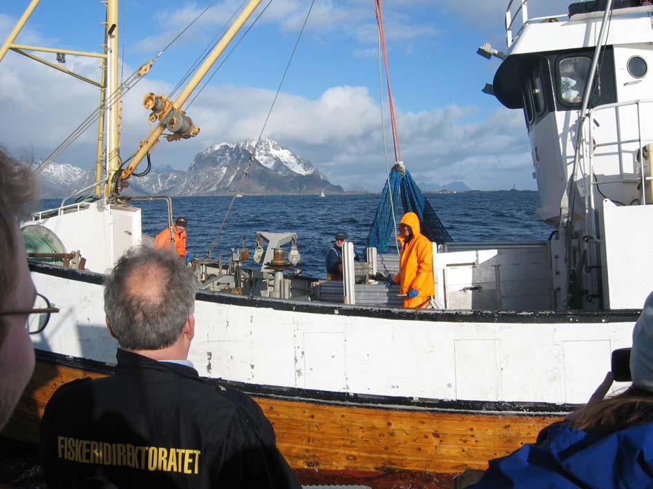 A Ressursforvaltning Kontrollverket foretar inspeksjon under Lofotfiske