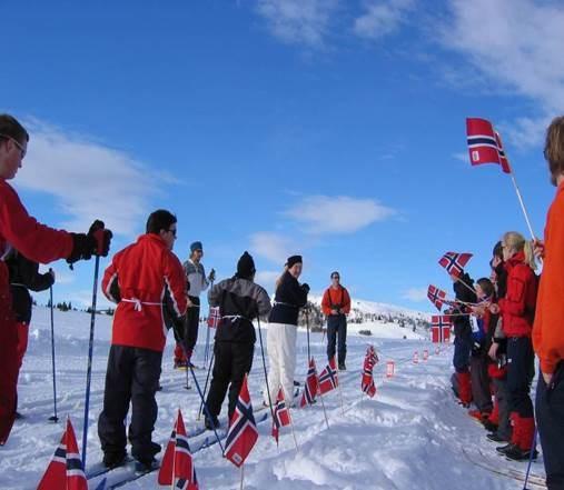 Vi har mange ulike aktiviteter som aking, skiturer, grilling av lunsj ute, boccia, småspill, bingo, konkurranser, talentiade, dans og bading i Tropicana på Gol.