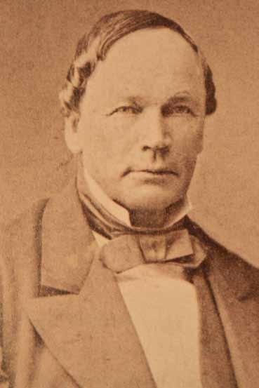 Lærer og språkmann Knud Knudsen (1812 1895) er kjent for arbeidet sitt med å fornorske det danske skriftspråket. Han regnes for far til riksmålet (som i 1929 fikk det offisielle navnet bokmål).