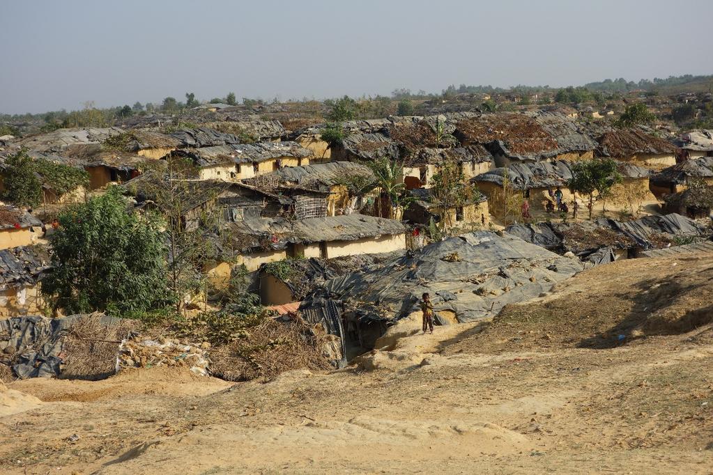 Flyktningleir i Bangladesh Foto: Eli Melby LANDINFOS OPPGAVE DISKUSJONER OMKRING RETUR TIL AFGHANISTAN, SÆRLIG FOR ENSLIGE MINDRE- ÅRIGE ASYLSØKERE, PREGET DET OFFENTLIGE ORDSKIFTET HØSTEN 2017.