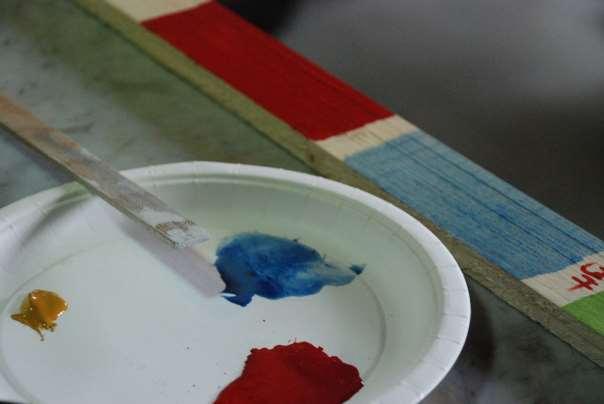Brekking av farger For å lære litt om brekking av farger fikk deltakerne lage små blandinger av ulike pigmenter og mengder bindemiddel.