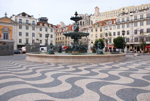 Gjennom årene har kjente familier gjort Cascais til en moderne by med vakre hus og palasser. Her blir det tid til å se seg om og rusle rundt på egenhånd.