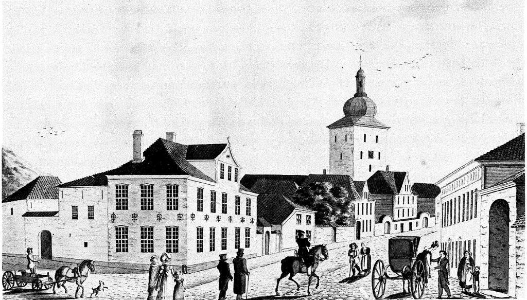 På 1700-tallet lå det flere industrielle virksomheter i Kong Oscars gate mellom Øvre Korskirkealmenning og Domkirken; tobakksproduksjon, brennevinsfremstilling, pudder- og stivelsesfabrikk og