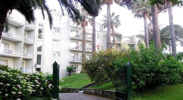 2 VI SKAL BO PÅ FØLGENDE HOTELL HOTEL LA RESIDENZA ****