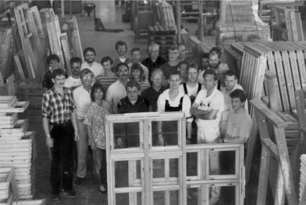 På tidlig 60-tallet overtar Knut Bjørkheim og Lasse Navdal fabrikken. De velger å spesialisere seg på vinduer og dører, da de ser at dette er noe de virkelig kan.
