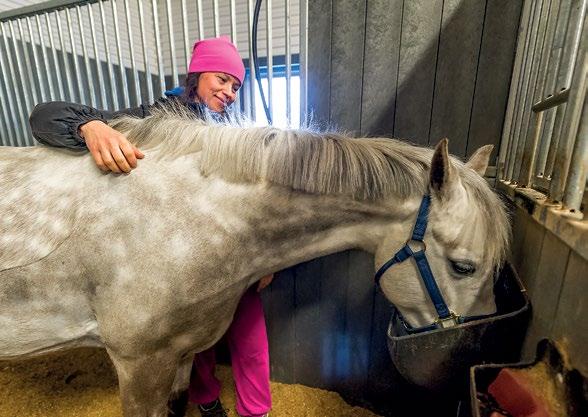 Her kan barn og unge få rideopplæring og