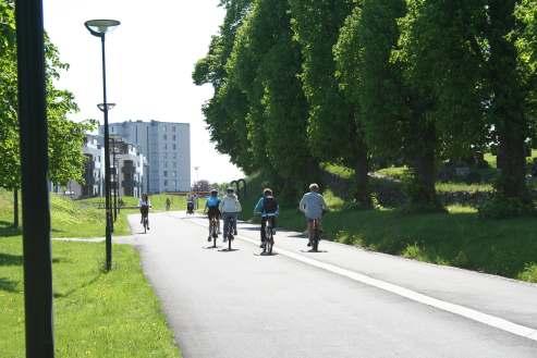 I 2013 fortsetter utbyggingen av gang- sykkelveier i regionen. I Lillesand vil det på Fv 402 anlegges gang- sykkelvei på strekningen Møglestu-Stormyr.