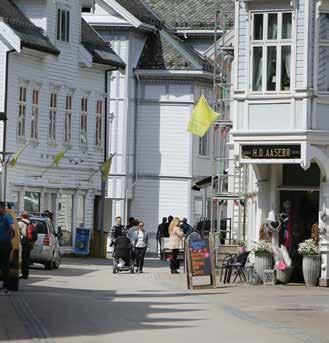 14 Å bu i Eid - Eid inviterer til å bu midt i Nordfjord A 200,0 150,0 E 100,0 50,0 B - Eid D C Sogn og Fjordane Landet Foto: Øystein Torheim/Fantastiske Osberget A - B - C - D - E - Folketalsvekst