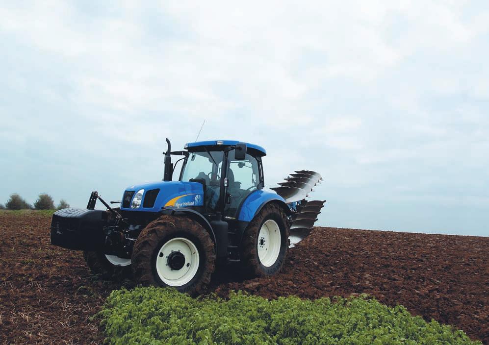 Kun et trykk på knappen, så gjør traktoren selv alle de operasjonen du ellers måtte gjøre manuelt. Mindre stress og større kjøreglede. Slik er New Holland.