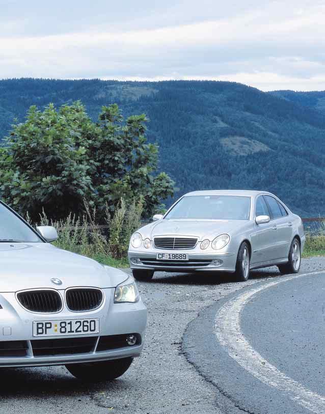 klassisk eleganse å r å. - - e g i n e s opp. Med tanke på at vår testbil er skodd med 265/35YR18 dekk er komforten overraskende god. Vi hadde ventet mer støy og vibrasjoner fra veien.