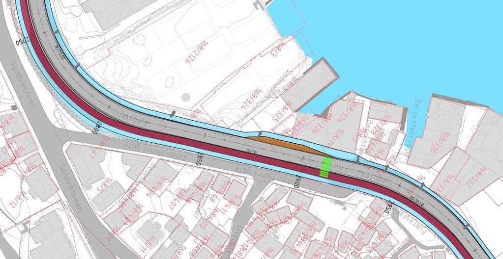 Løsning i Sjøgaten For å unngå å krysse de mange avkjørslene langs sjøen mellom Skuteviken og Sandvikstorget, ligger sykkeltraséen på østsiden av vegen på denne strekningen.