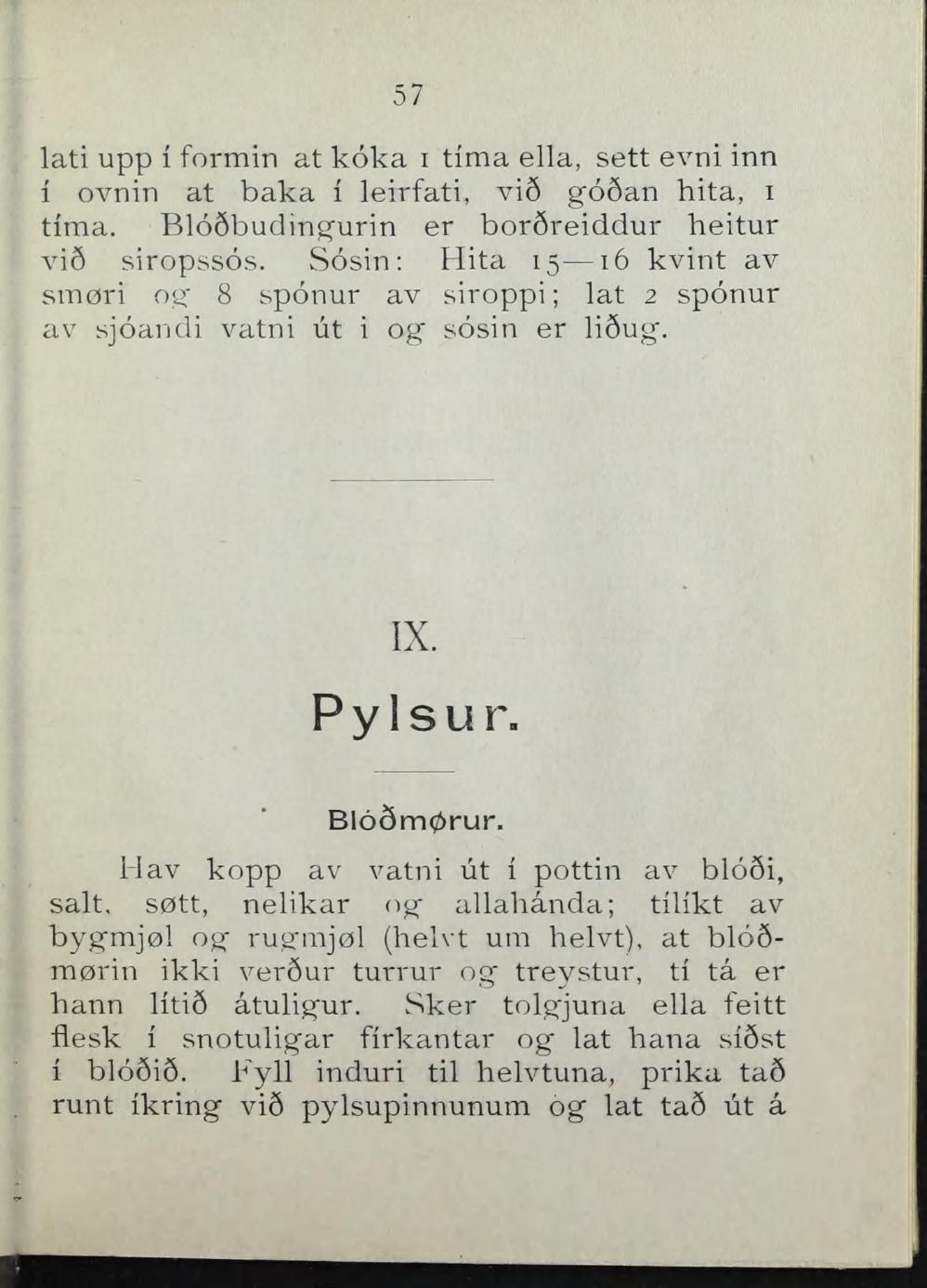 57 lati upp i formin at koka i tima ella, sett evni inn i ovnin at baka i leirfati, vi9 g-66an hita, i tima. Bloébuding'urin er bor6reiddur heitur vi5 siropssos.