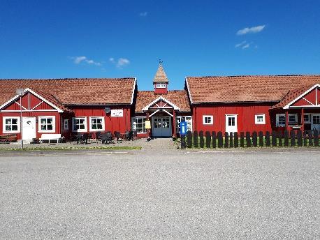 no Flåt Camping ligger like ved R 17,8 km nord for Høylandet sentrum.