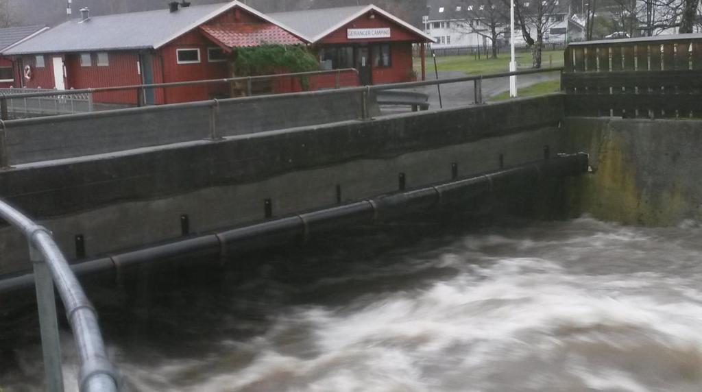 7 3 TIDLIGERE FLOMHENDELSER Det er innhentet informasjon fra lokale om tidligere flommer på den aktuelle elvestrekningen. Lars Maråk (Geiranger Camping) og Tor H. Hole har bistått med informasjon.