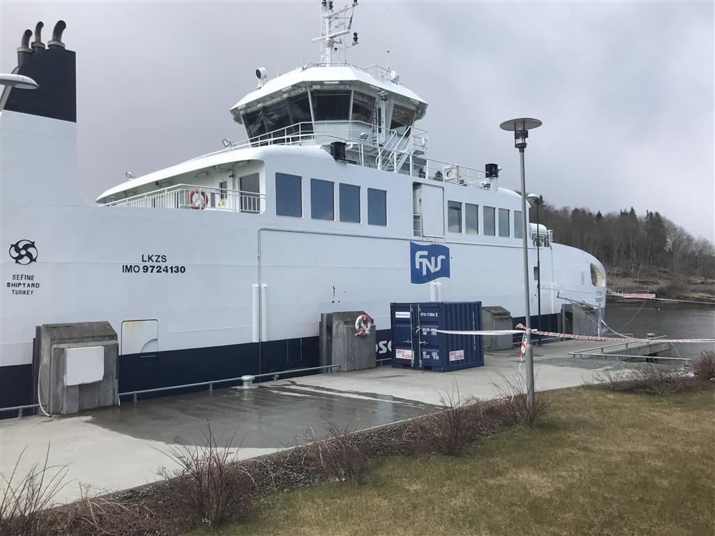 Statens havarikommisjon for transport Side 6 1. FAKTISKE OPPLYSNINGER Opplysningene er basert på informasjon fra vitner, politiet, rederiet og tekniske undersøkelser på kaia.