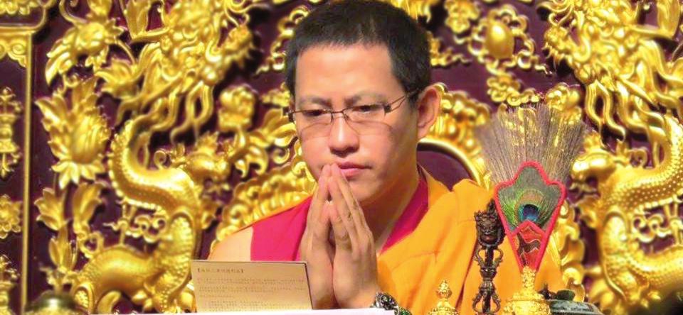 Besøk av Khenpo Sangpo Rinpoche Khenpo Sangpo Rinpoche er født i Øst-Tibet i 1974. Åtte år gammel kom han til klosteret i Gulung hvor han ble ordinert som munk 13 år gammel.