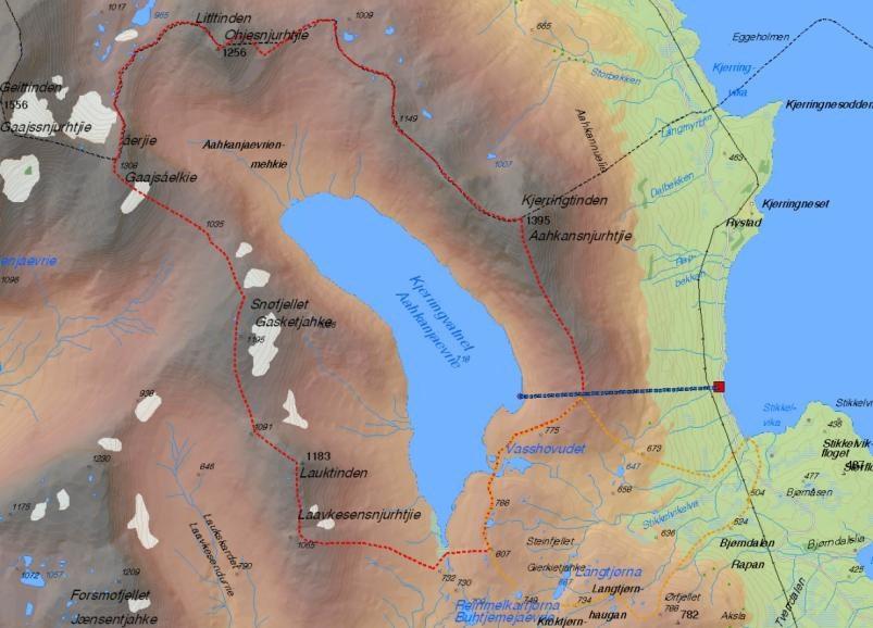 Bakgrunn Stikkelvikelva ligger på vestsiden av Røssvatnet ca. 30 km øst for Mosjøen, jf. figur 1. Stikkelvikelva renner fra Kjerringvatnet i retning sørøst ned til Røssvatnet.