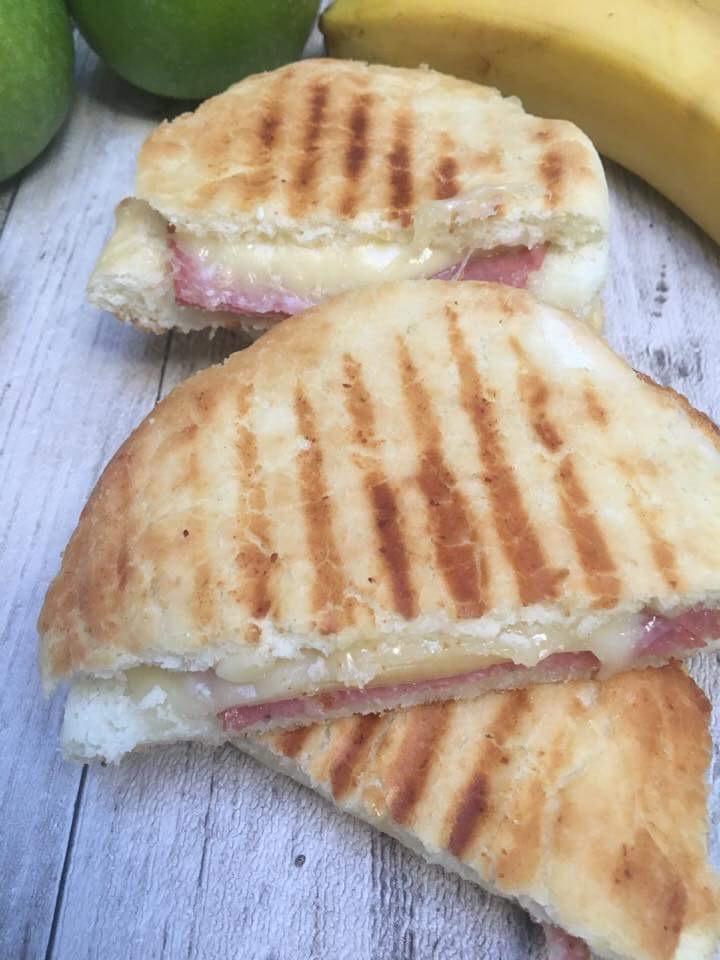 Sevastianos elsker toast til frokost. Her kan du bruke akkurat det brødet du liker best.