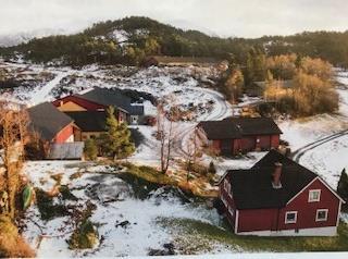 Grønt arbeid Kveik AS er tiltaksarrangør for 5 tiltaksplassar ved Eide gard i Tørvikbygd.