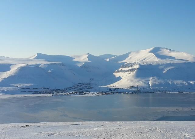 Utfordringer ved bygging på Svalbard Svalbardmiljøloven Plan og bygningsloven gjelder ikke, men praktiseres Klima Permafrost og