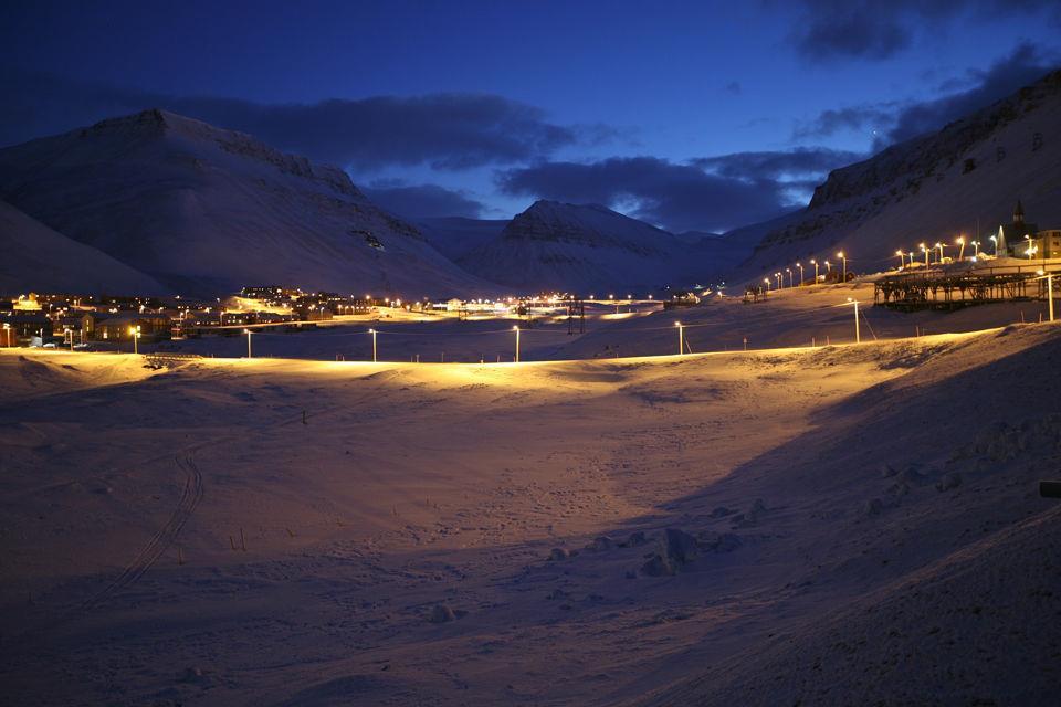 LNS- På Svalbard LNS Spitsbergen AS Etablert 01.