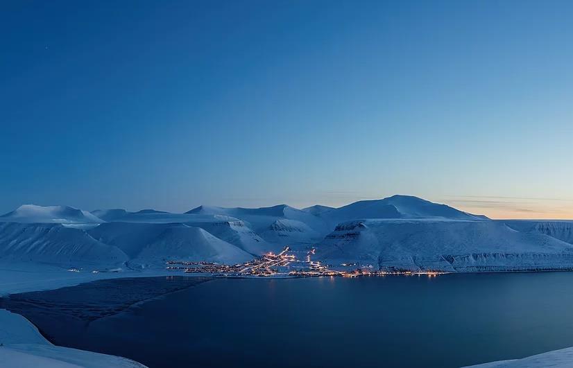 Longyearbyen et lukket kretsløp Kullfyrt kraftverk fra 1982 - levetid til 2038 kull til 2025!